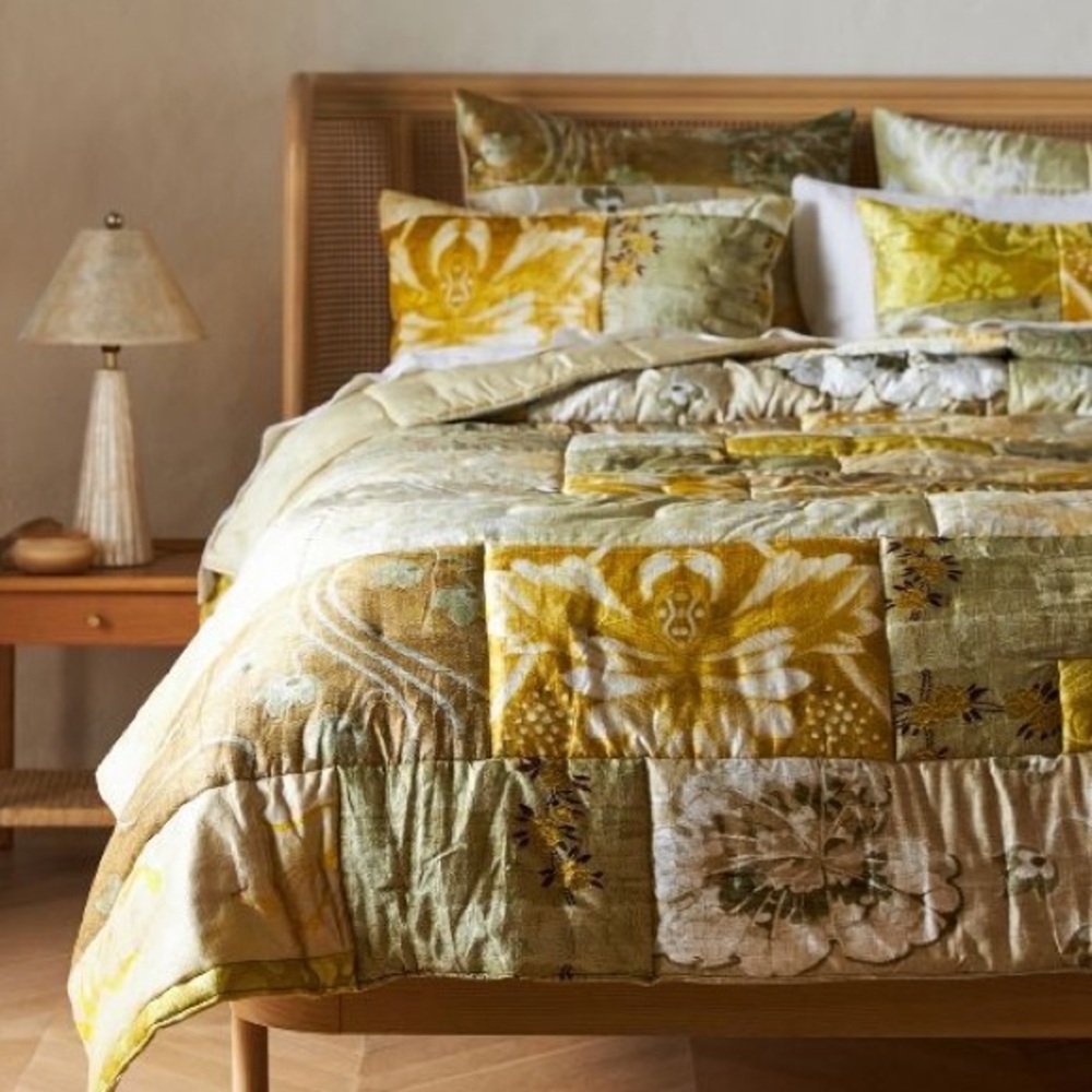 Zinnia Velvet King size Shams set of 2 - Picture 2 of 9